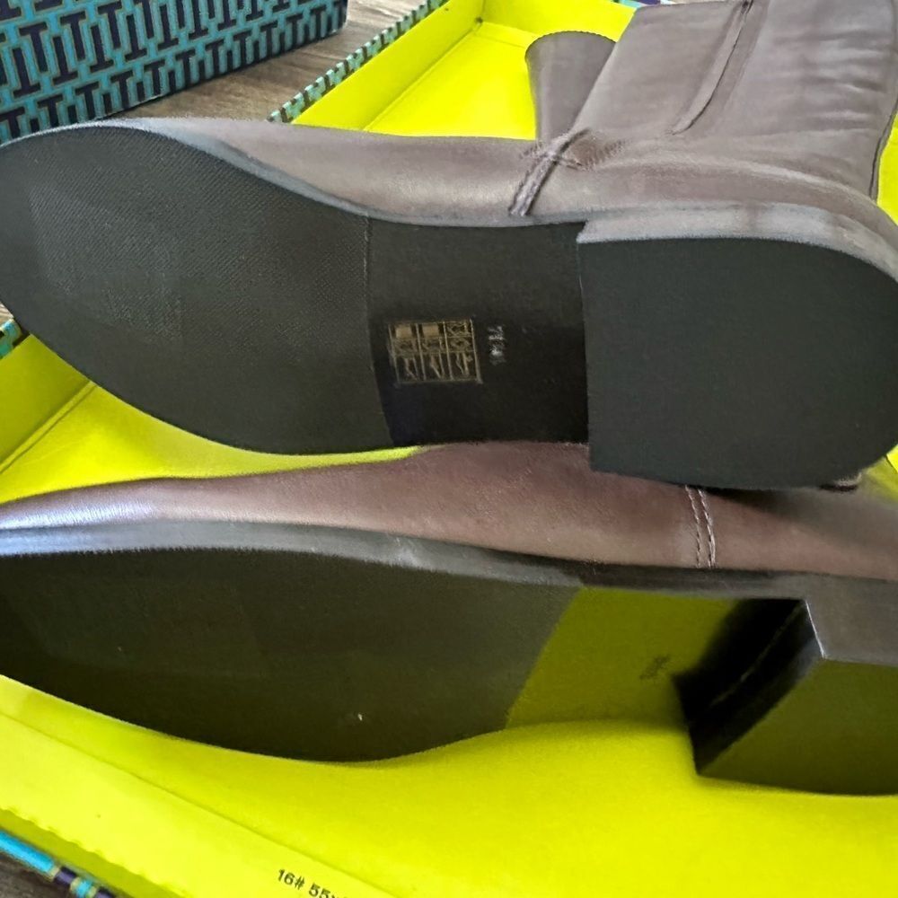 Tory Burch Boots with gold metal logo - Picture 5 of 7